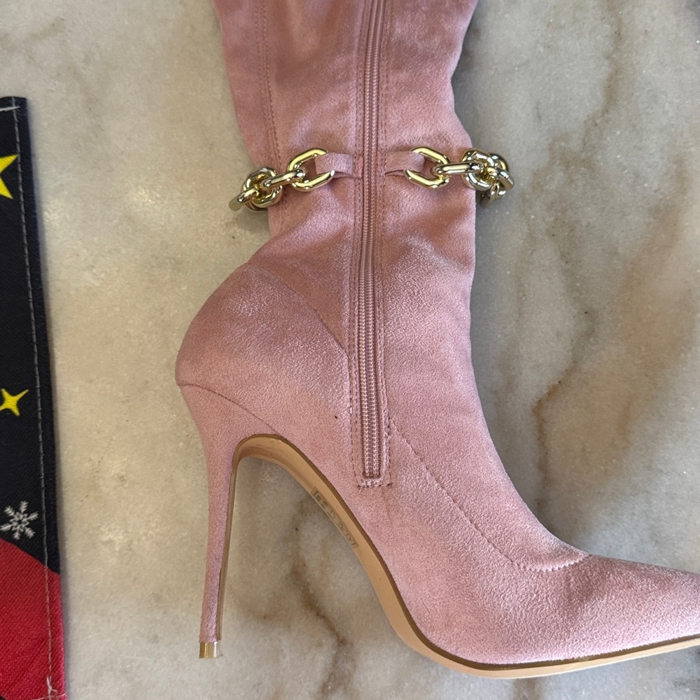 Fashion nova faux suede boots 9 - Picture 9 of 13